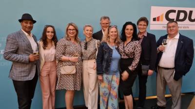 von links nach rechts: Markus Graff, Malika Amanbaeva, Evangelia Georgalis, Albina Nazarenus-Vetter, Thomas Zapp, Petra Farr, Christina Brückmann, Cornelia Sammet, Jürgen Geisel